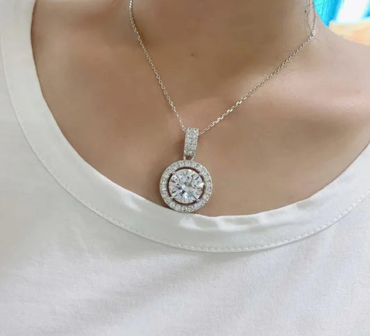 Round Cut Moissanite Pendant